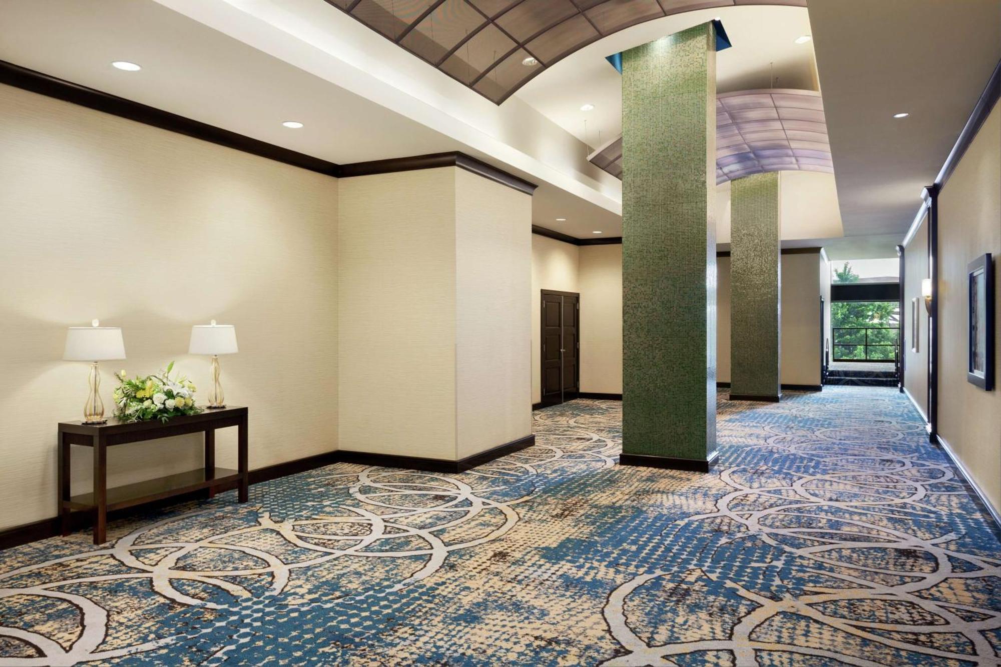 Hilton Garden Downtown 3*